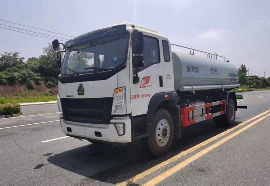重汽豪沃14方灑水車